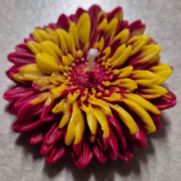 Candle Red & Yellow Chrysanthemum / Gerbera Flower Candle (Lrg)